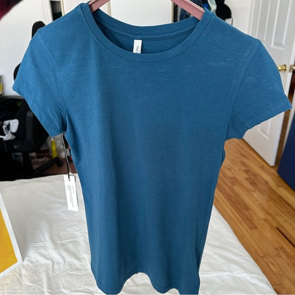 Aritzia Babaton foundation T-shirt - Picture 4 of 7